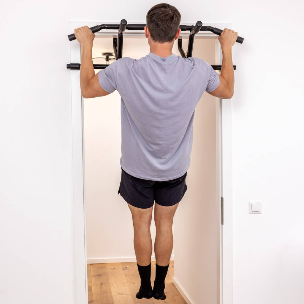 [Seconda scelta] Sbarra per trazioni alla porta - Per il telaio della porta - Include elastico per trazioni, prodotto di seconda scelta